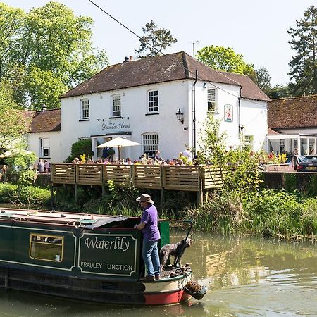 The Dundas Arms Kintbury Экстерьер фото