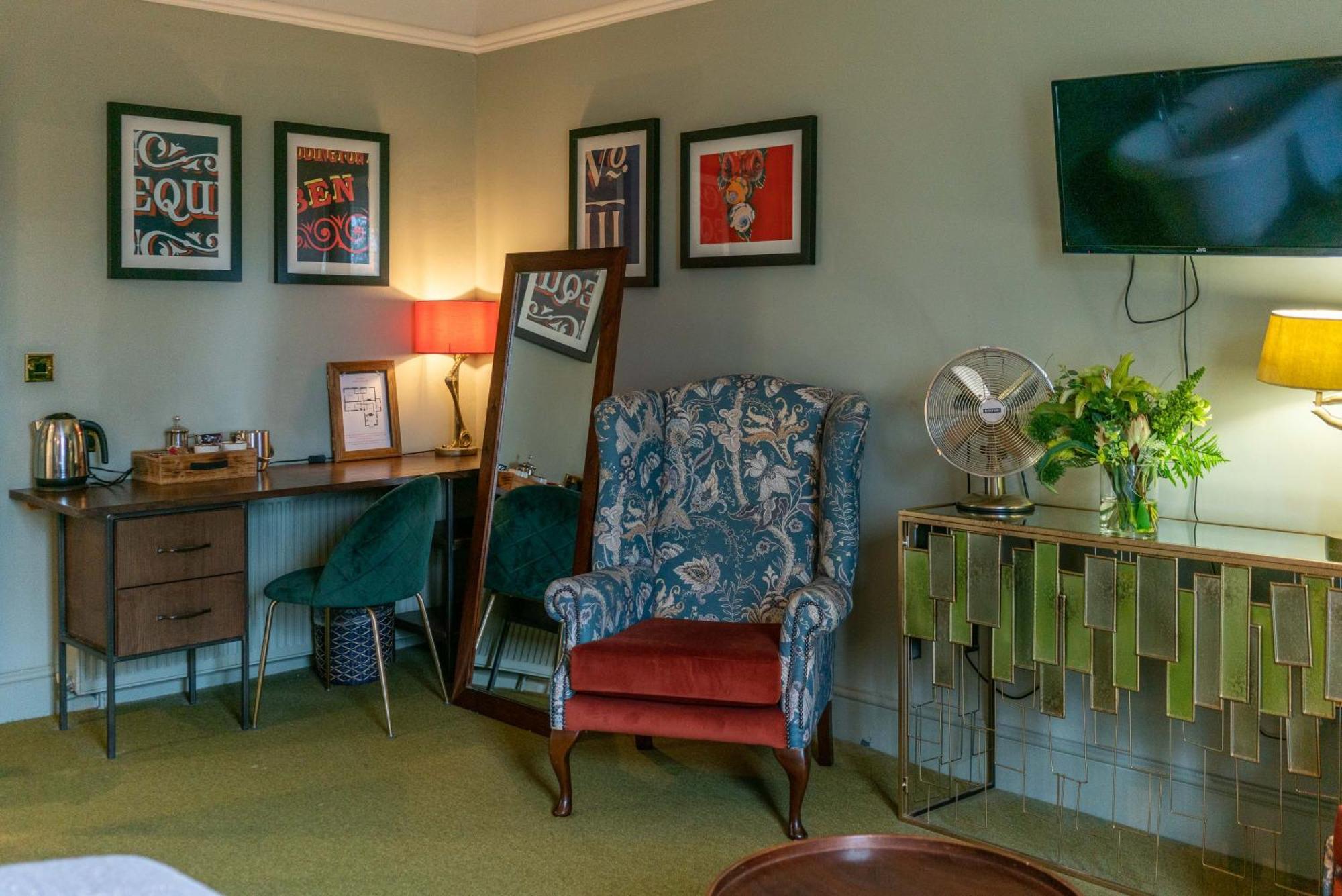 The Dundas Arms Kintbury Экстерьер фото