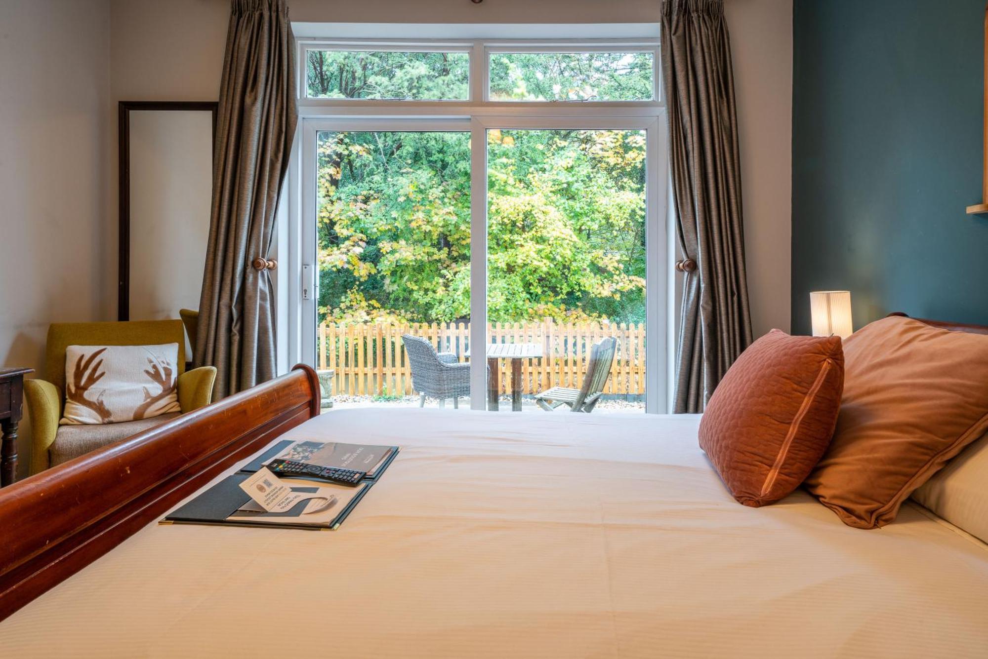 The Dundas Arms Kintbury Экстерьер фото