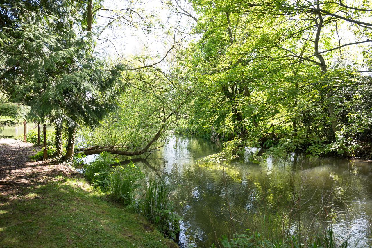 The Dundas Arms Kintbury Экстерьер фото