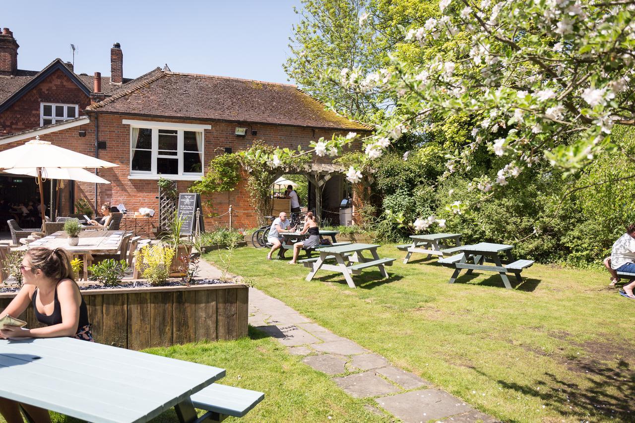 The Dundas Arms Kintbury Экстерьер фото