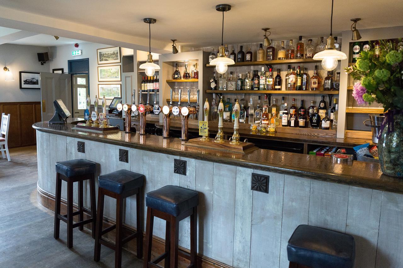 The Dundas Arms Kintbury Экстерьер фото