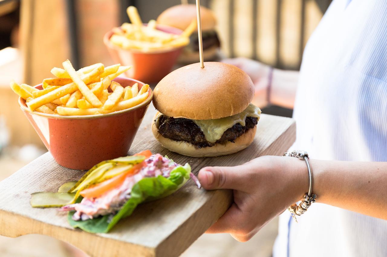 The Dundas Arms Kintbury Экстерьер фото