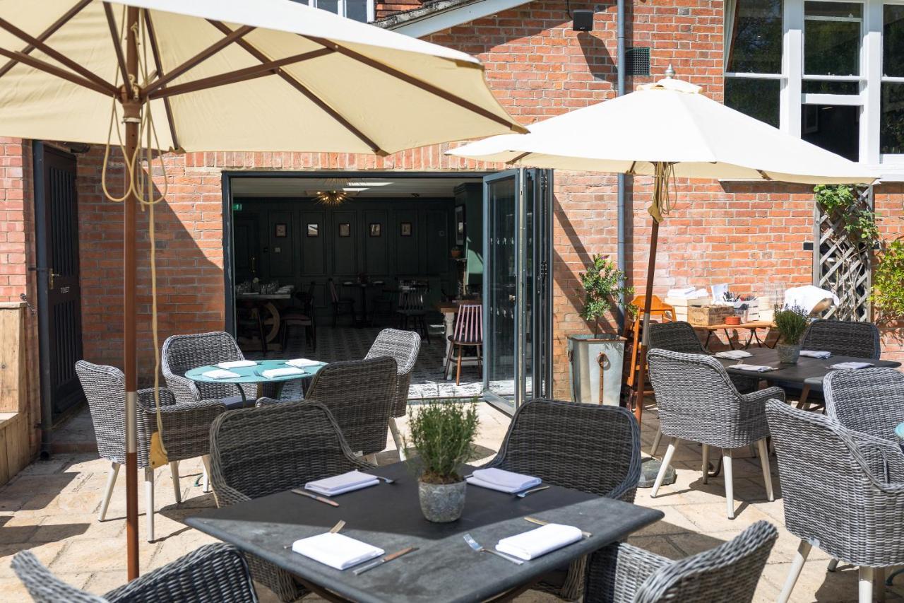 The Dundas Arms Kintbury Экстерьер фото
